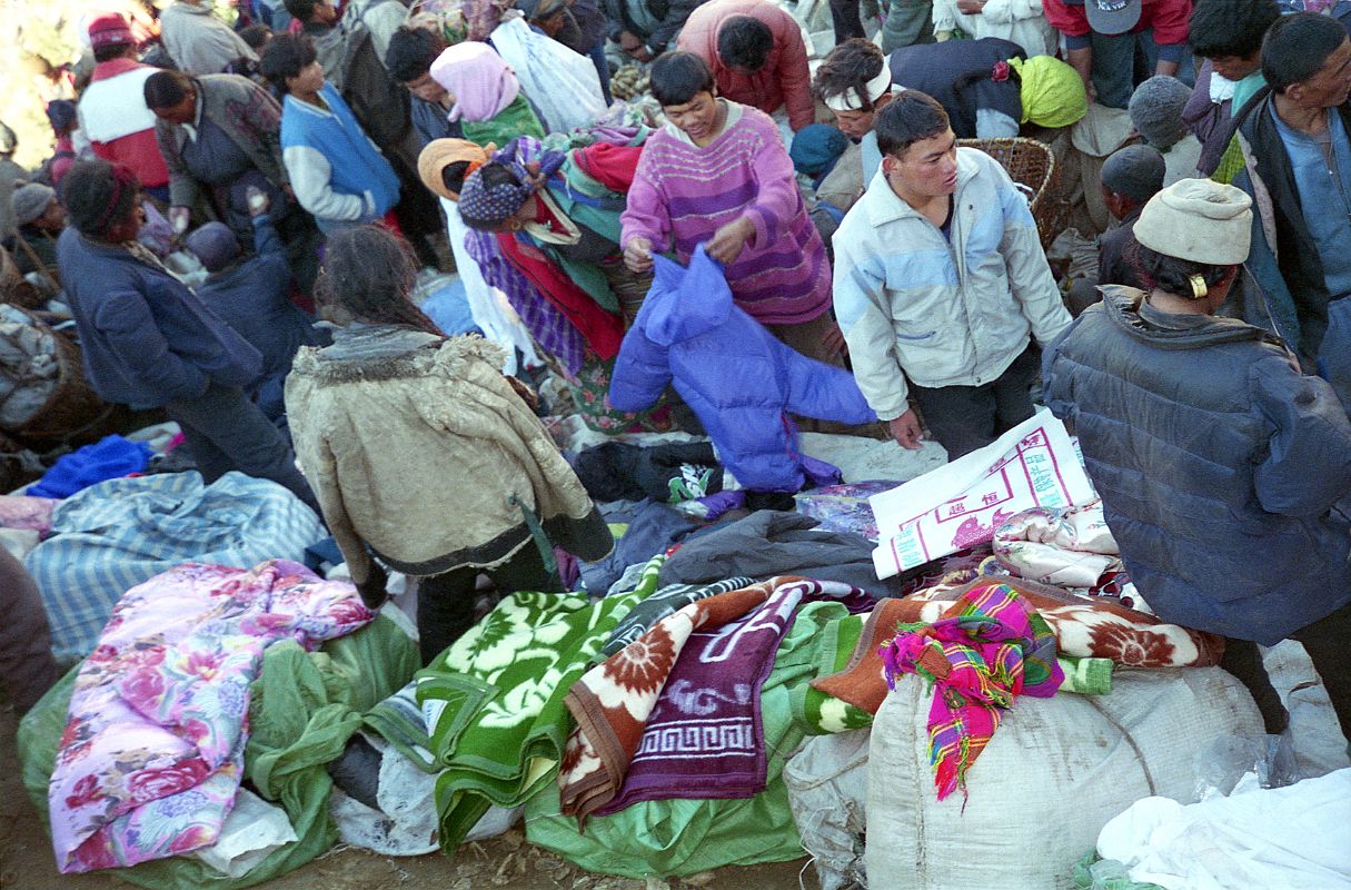 17 Namche Bazaar Saturday Market